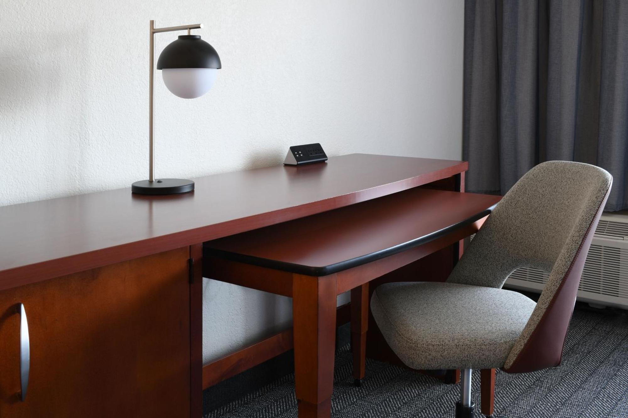Courtyard Dallas Colinas 3*