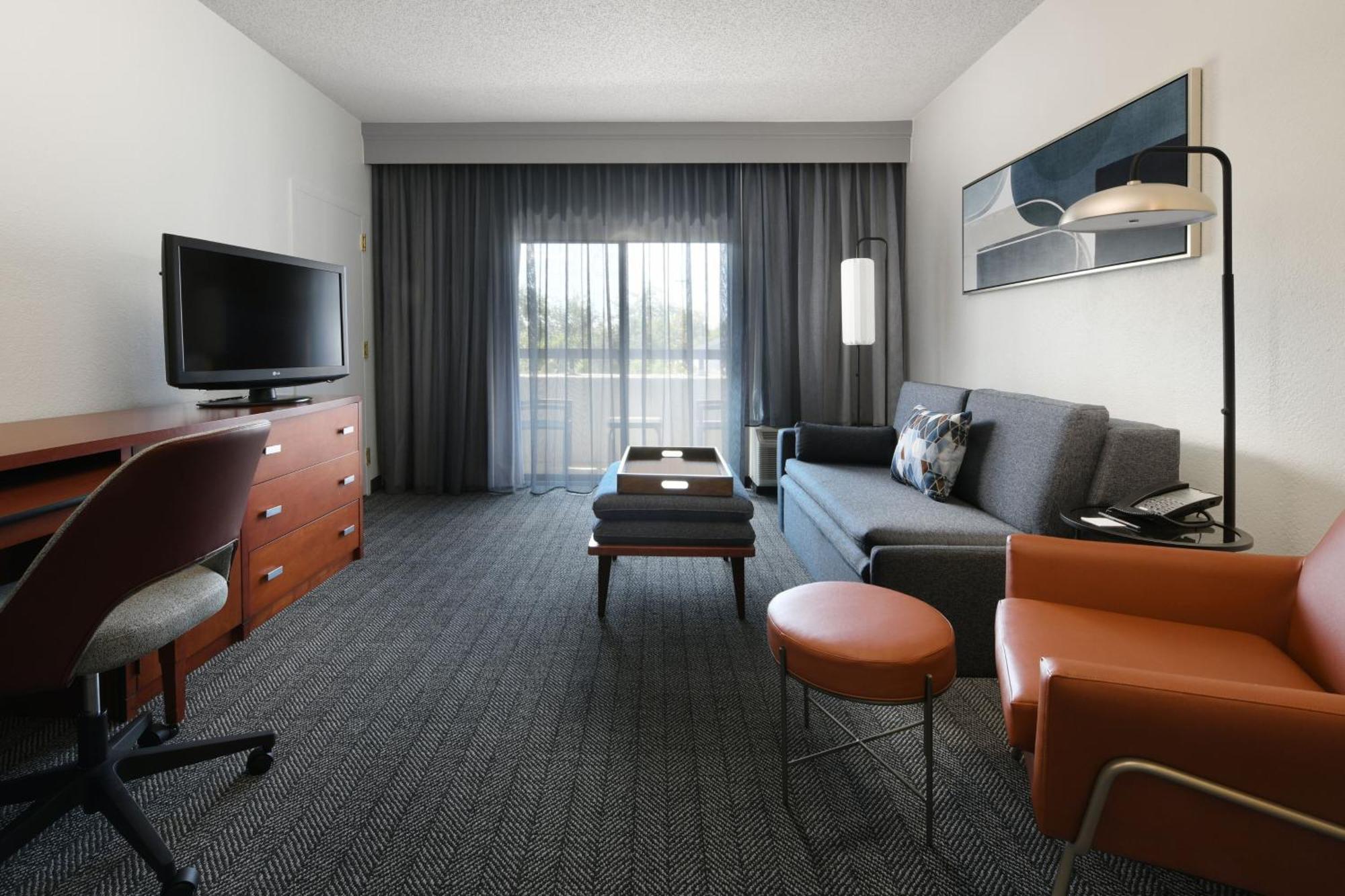 Courtyard Dallas Colinas Hotel 3*